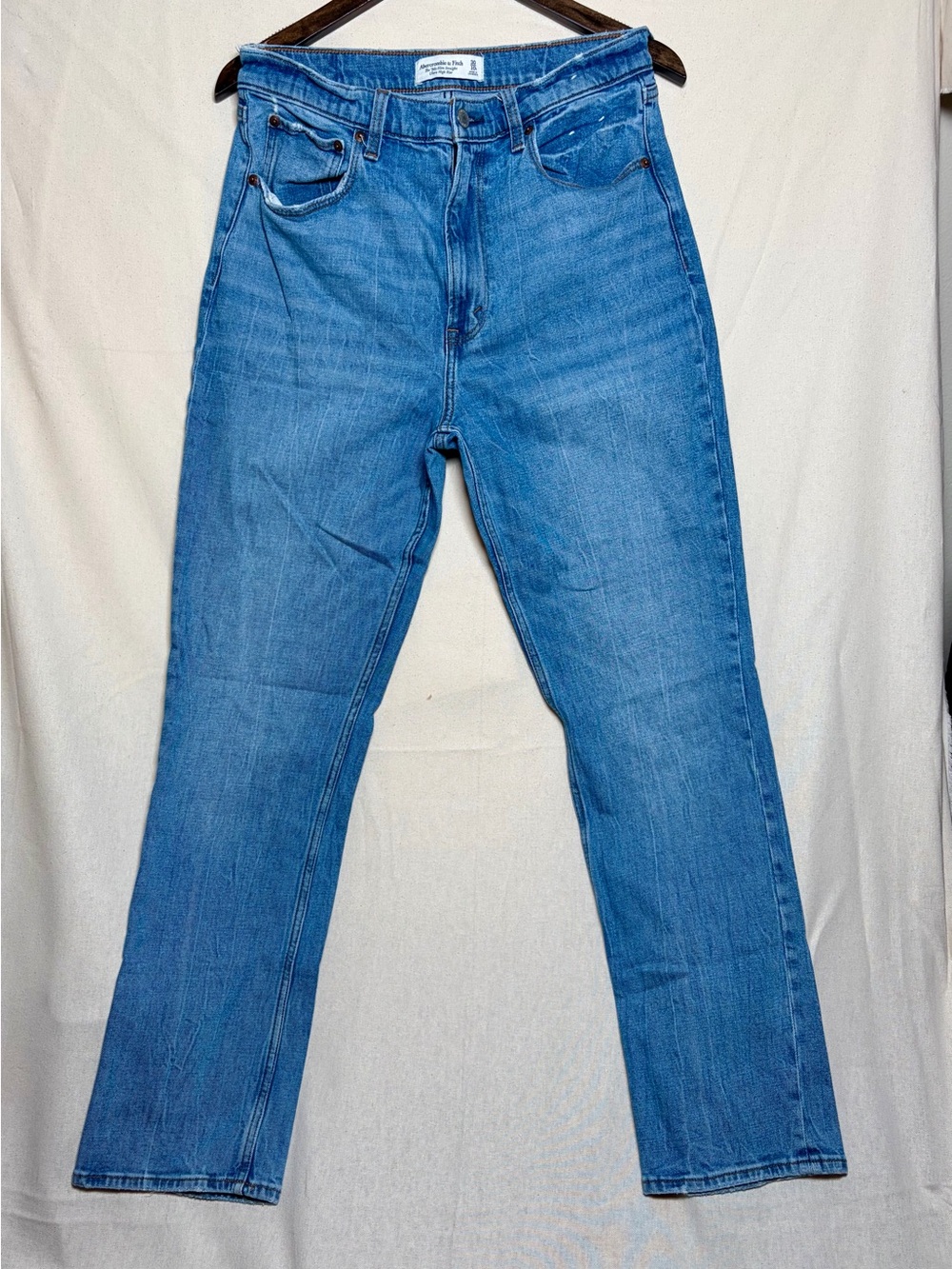 Abercrombie & Fitch Straight Leg Women’s Jeans - Medium Blue Wash